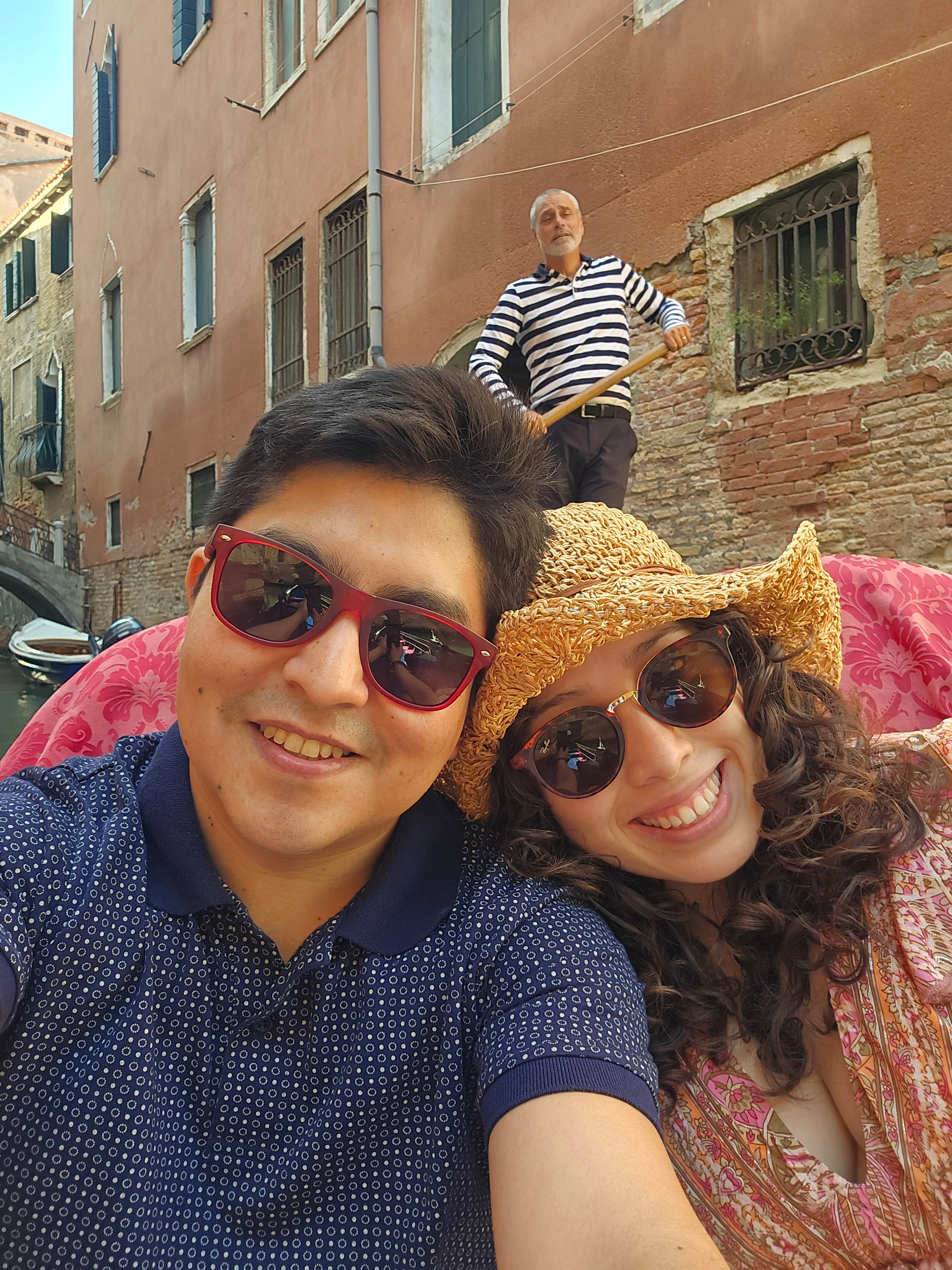 Paseo en góndola, con el corazón latiendo al ritmo del agua.