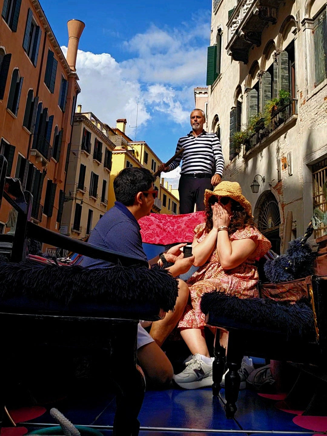 Paseo en góndola, con el corazón latiendo al ritmo del agua.