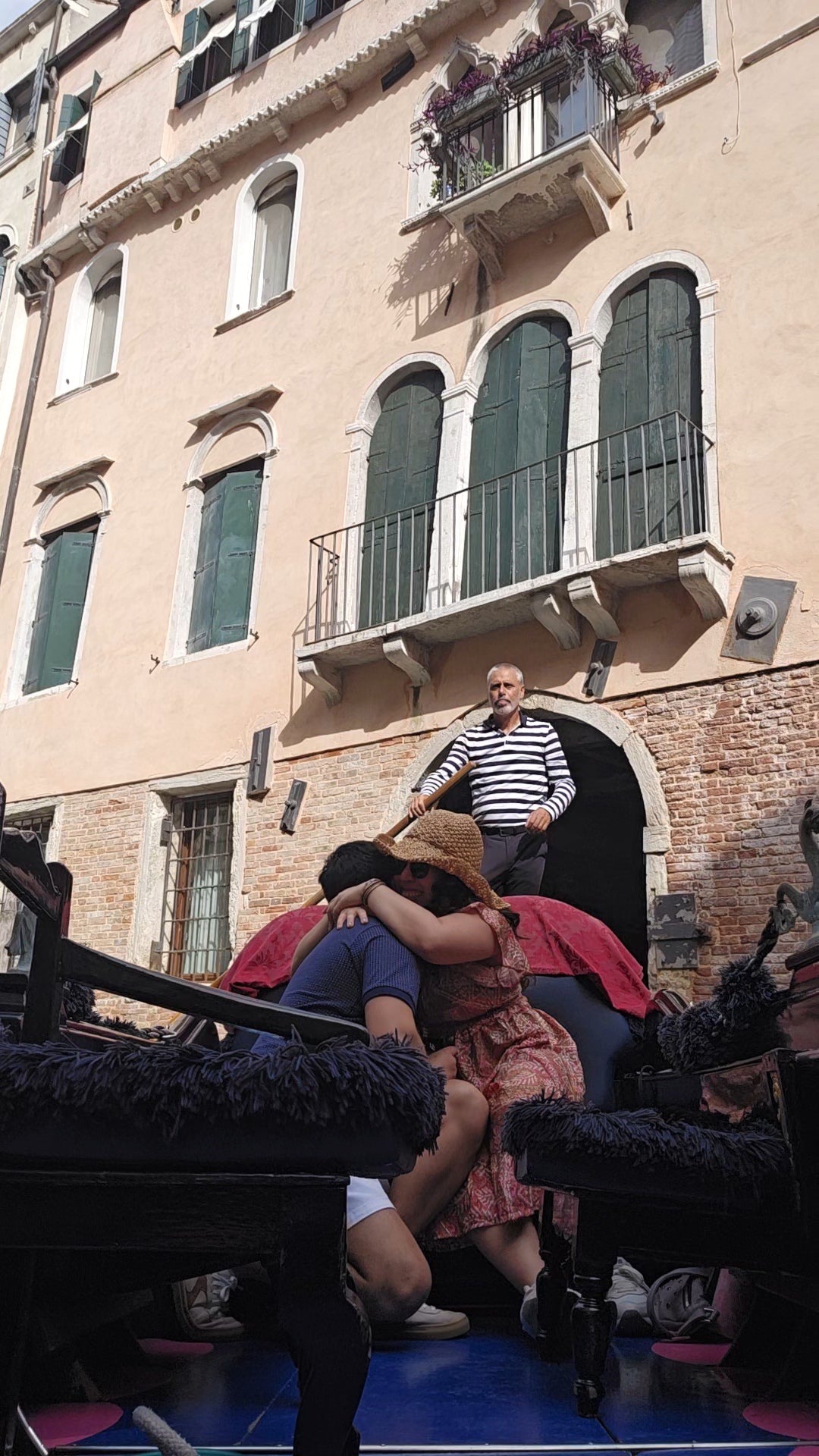 Paseo en góndola, con el corazón latiendo al ritmo del agua.
